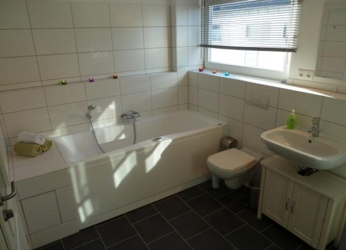 Bad mit Whirlwanne, Sauna und separater Dusche