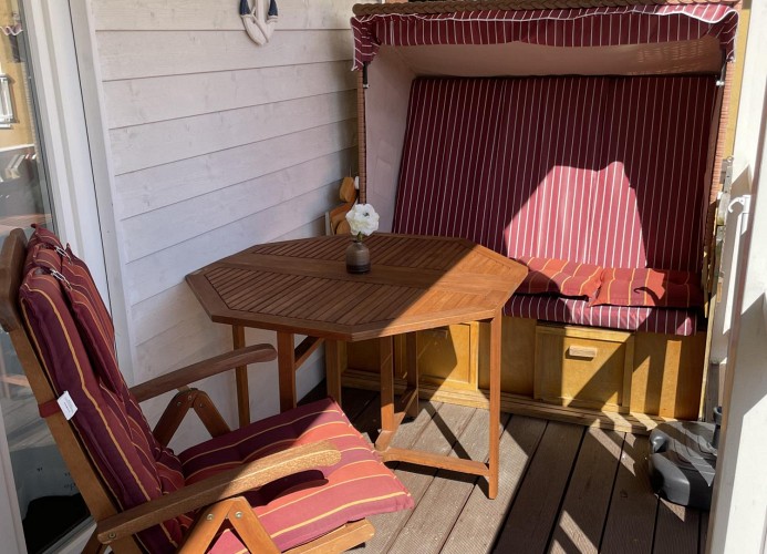 Balkon mit Strandkorb